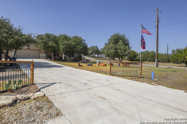 Listing photo id 44 for 1264 Spicewood Rd