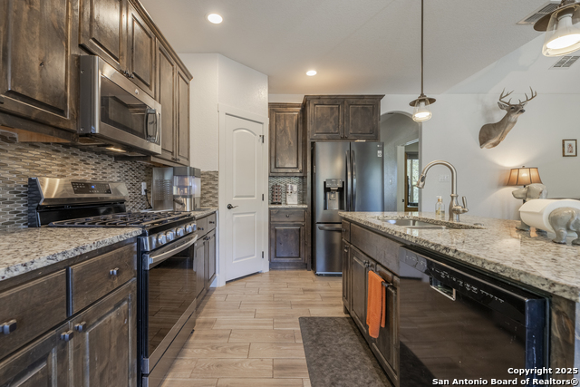 Listing photo id 3 for 1264 Spicewood Rd