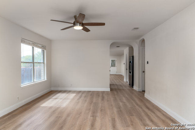 Image 11 of 41 For 4907 Wood Glen