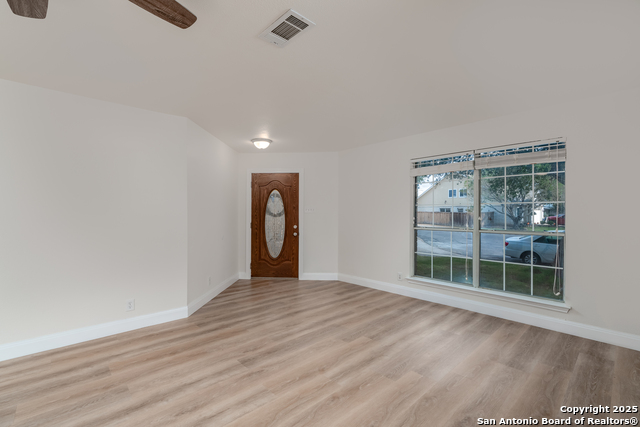 Image 12 of 41 For 4907 Wood Glen