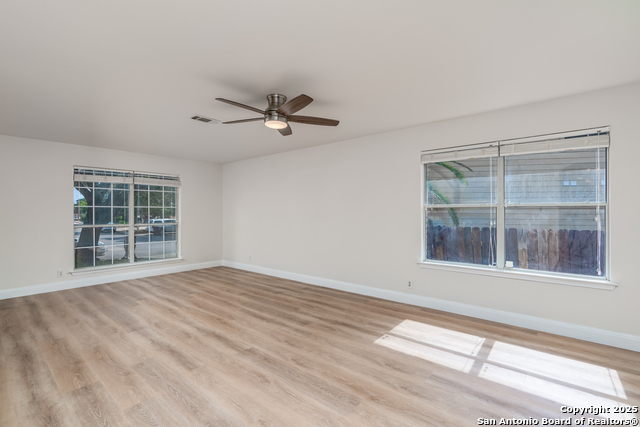 Image 13 of 41 For 4907 Wood Glen