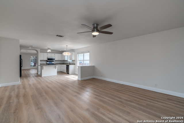 Image 15 of 41 For 4907 Wood Glen