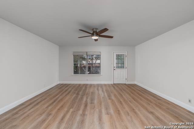 Image 16 of 41 For 4907 Wood Glen