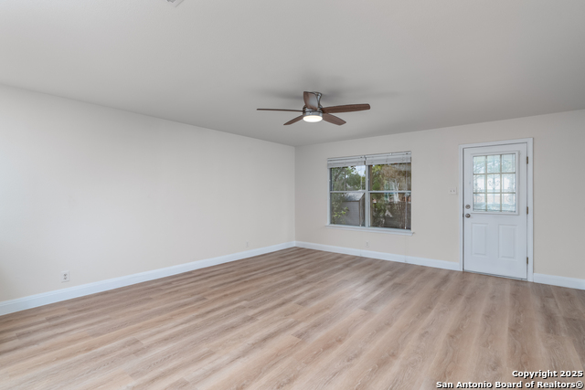 Image 17 of 41 For 4907 Wood Glen