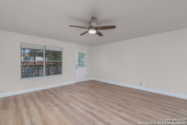 Image 18 of 41 For 4907 Wood Glen