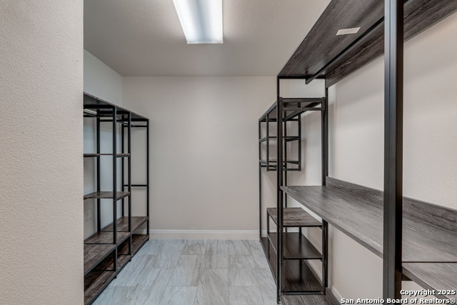 Image 23 of 41 For 4907 Wood Glen