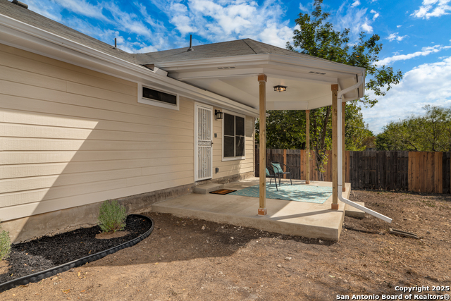 Image 37 of 41 For 4907 Wood Glen