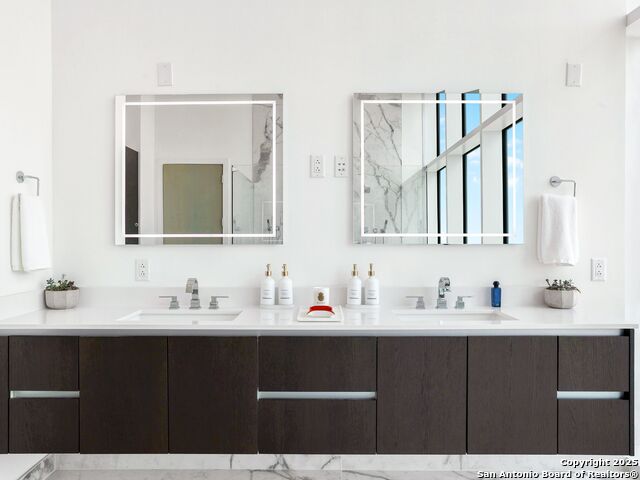 Listing photo id 16 for 123 Lexington Avenue  1806