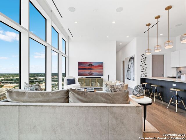 Listing photo id 1 for 123 Lexington Avenue  1806