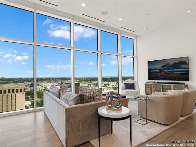 Listing photo id 2 for 123 Lexington Avenue  1806