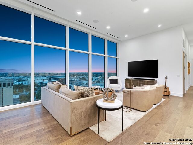 Listing photo id 3 for 123 Lexington Avenue  1806