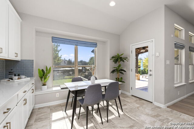 Listing photo id 12 for 11904 Trail Hollow