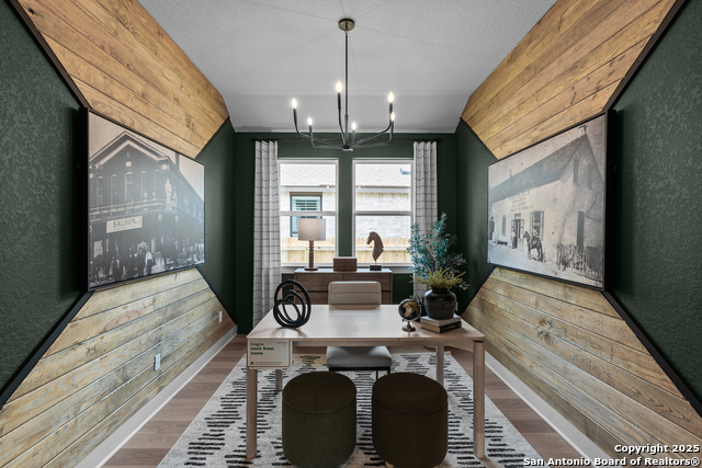 Listing photo id 9 for 217 Spanish Oak