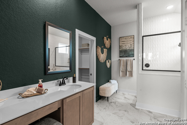 Listing photo id 13 for 217 Spanish Oak