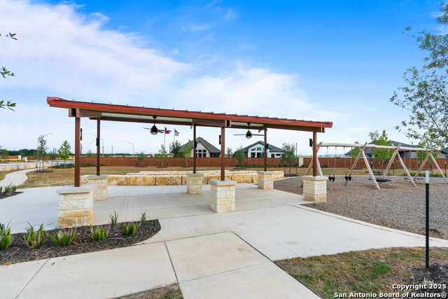 Listing photo id 17 for 217 Spanish Oak