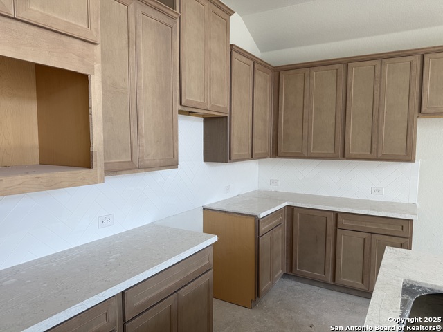 Listing photo id 4 for 217 Spanish Oak