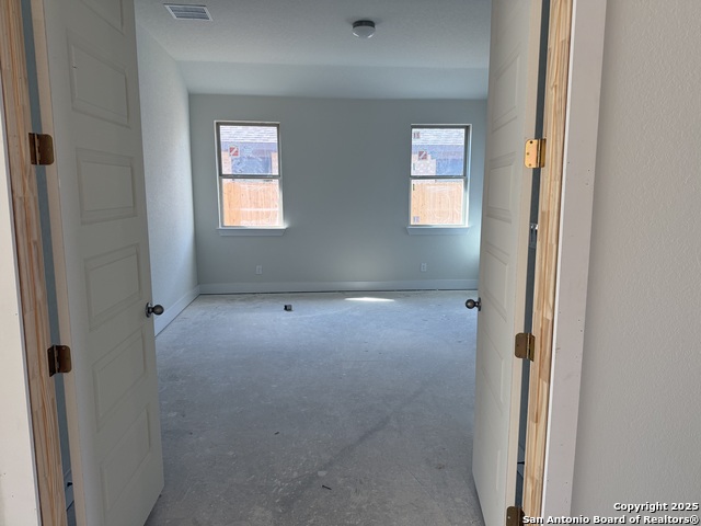 Listing photo id 5 for 217 Spanish Oak