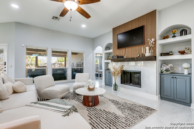 Image 2 of 26 For 2287 Sun Chase