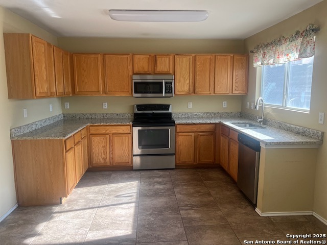 Listing photo id 3 for 225 Michelle Ln