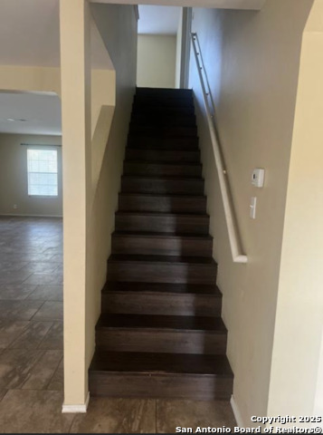 Listing photo id 5 for 225 Michelle Ln