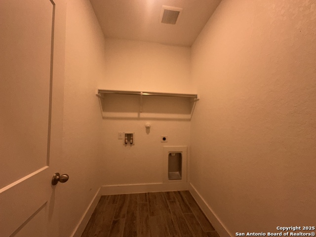 Image 19 of 21 For 1409 Bodiam Park