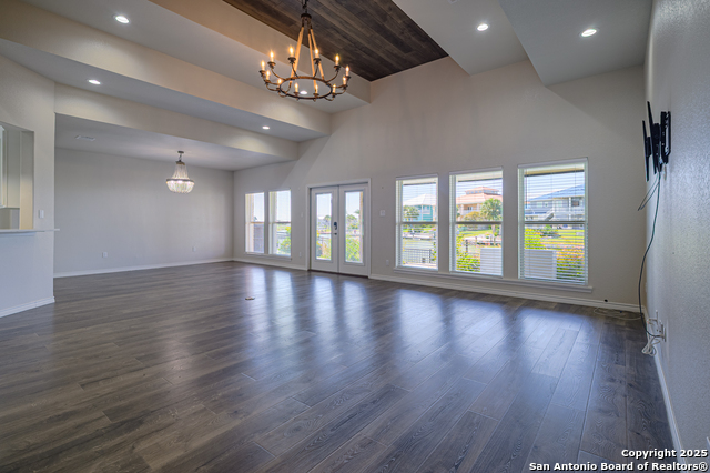 Image 3 of 50 For 30 Peets Bend