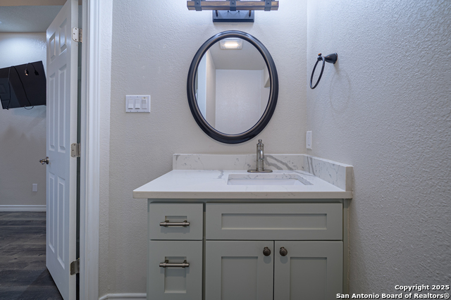 Image 30 of 50 For 30 Peets Bend