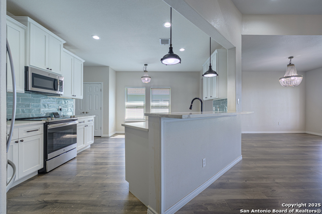 Image 5 of 50 For 30 Peets Bend