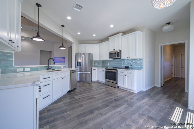 Image 6 of 50 For 30 Peets Bend