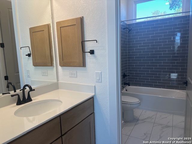 Listing photo id 11 for 8521 Benclare