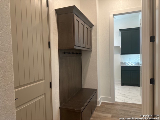 Listing photo id 16 for 8521 Benclare