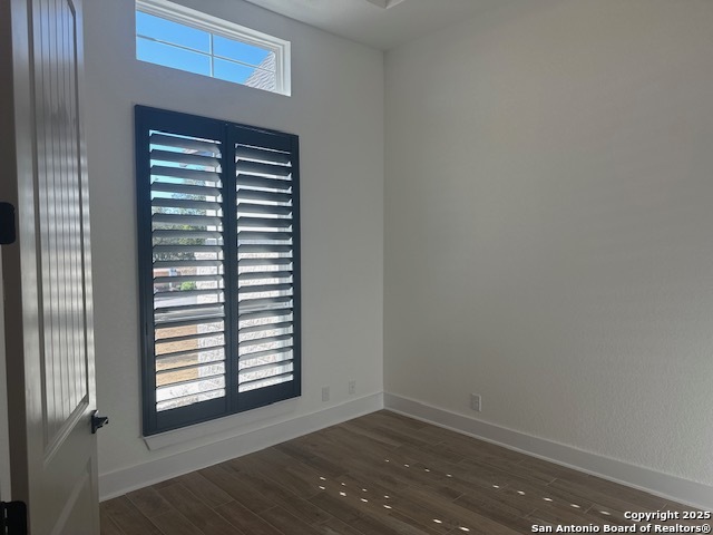 Listing photo id 3 for 8521 Benclare