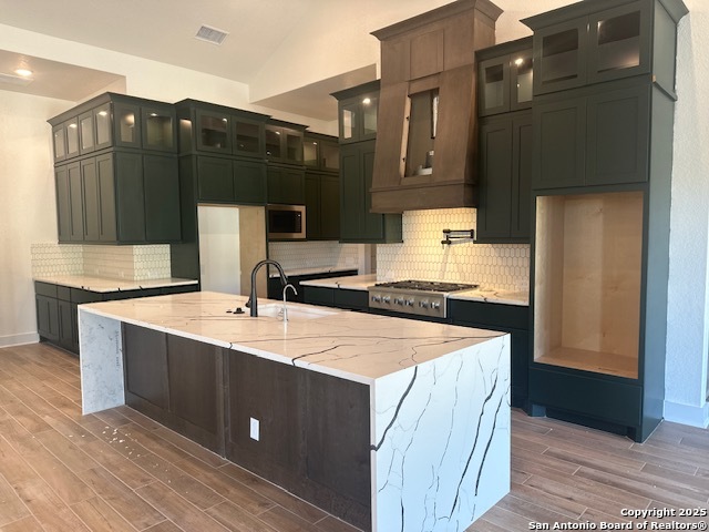 Listing photo id 5 for 8521 Benclare