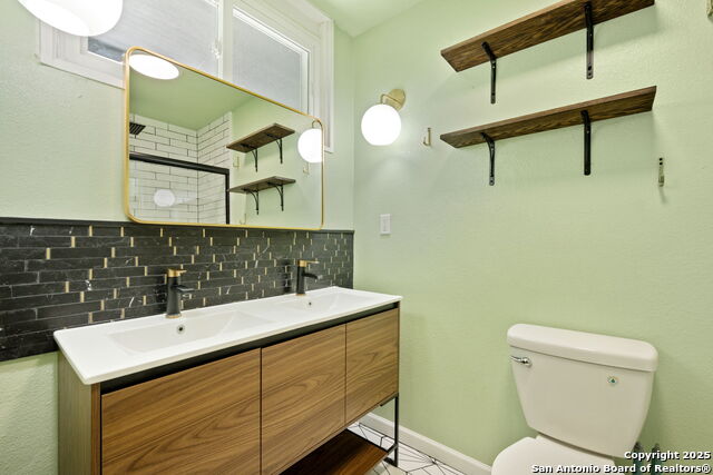 Image 21 of 32 For 250 Maplewood Ln