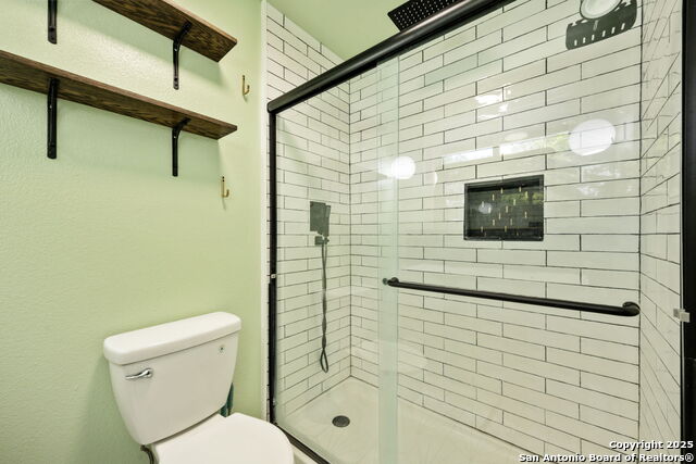 Image 22 of 32 For 250 Maplewood Ln