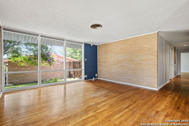 Image 6 of 32 For 250 Maplewood Ln