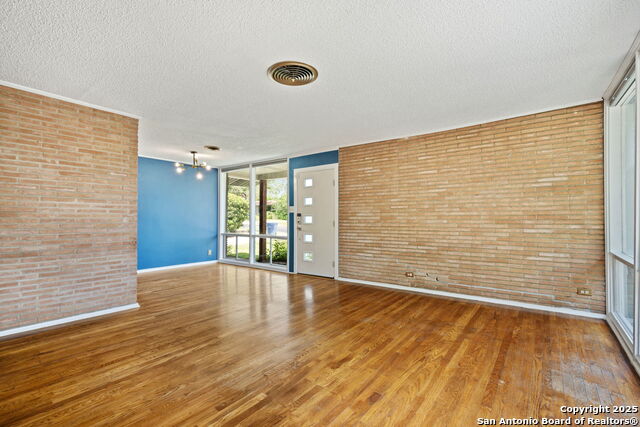 Image 7 of 32 For 250 Maplewood Ln