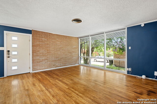 Image 8 of 32 For 250 Maplewood Ln