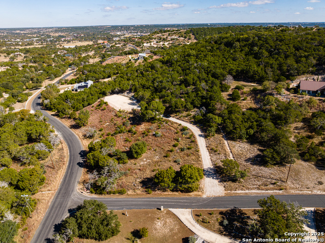 Image 8 of 17 For 902 Saddlewood Blvd N