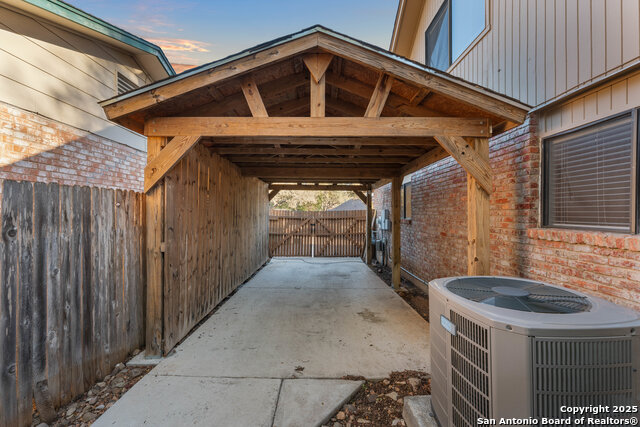 Image 23 of 26 For 16303 Quail Path