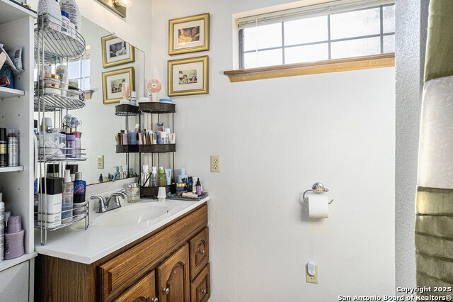 Image 33 of 46 For 50710 Interstate 10