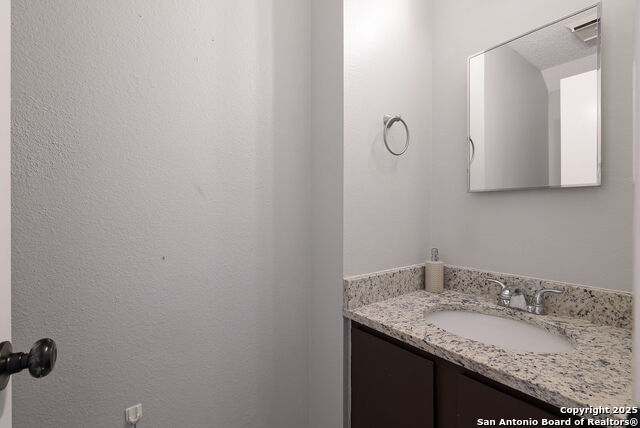 Listing photo id 12 for 9910 Trendwood