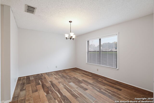 Listing photo id 2 for 9910 Trendwood