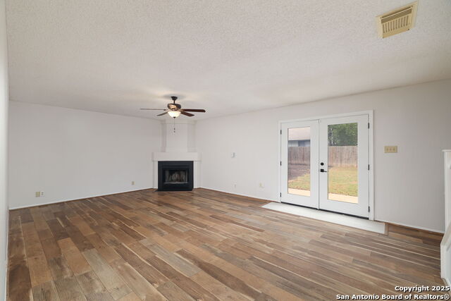 Listing photo id 3 for 9910 Trendwood