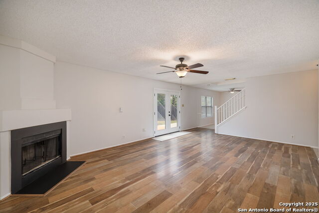 Listing photo id 5 for 9910 Trendwood