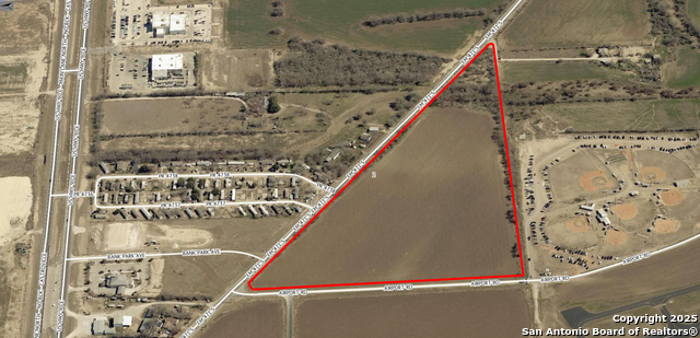 Listing photo id 3 for 0 Fm 471 South