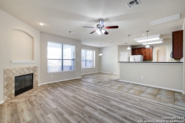 Image 11 of 31 For 646 Daisy Crossing