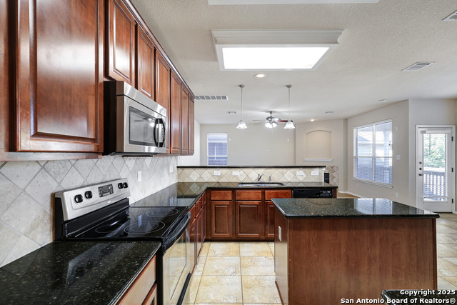 Image 15 of 31 For 646 Daisy Crossing