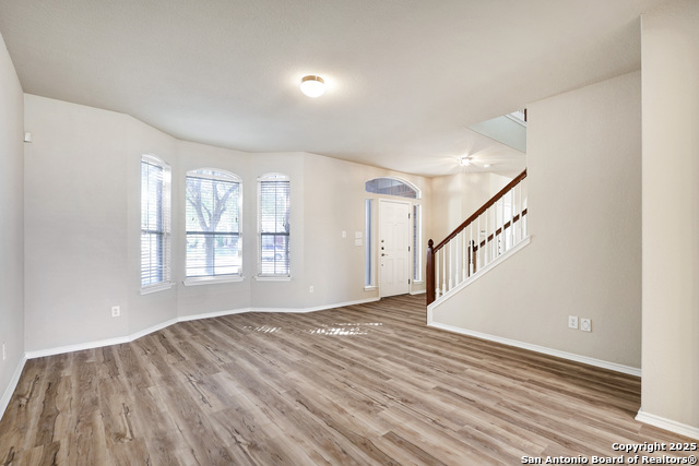 Image 5 of 31 For 646 Daisy Crossing