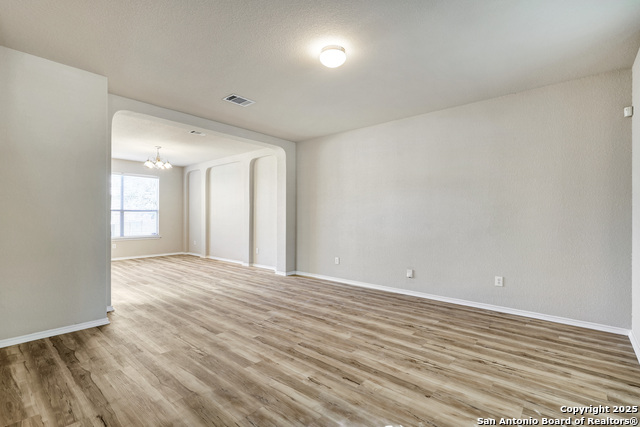 Image 6 of 31 For 646 Daisy Crossing